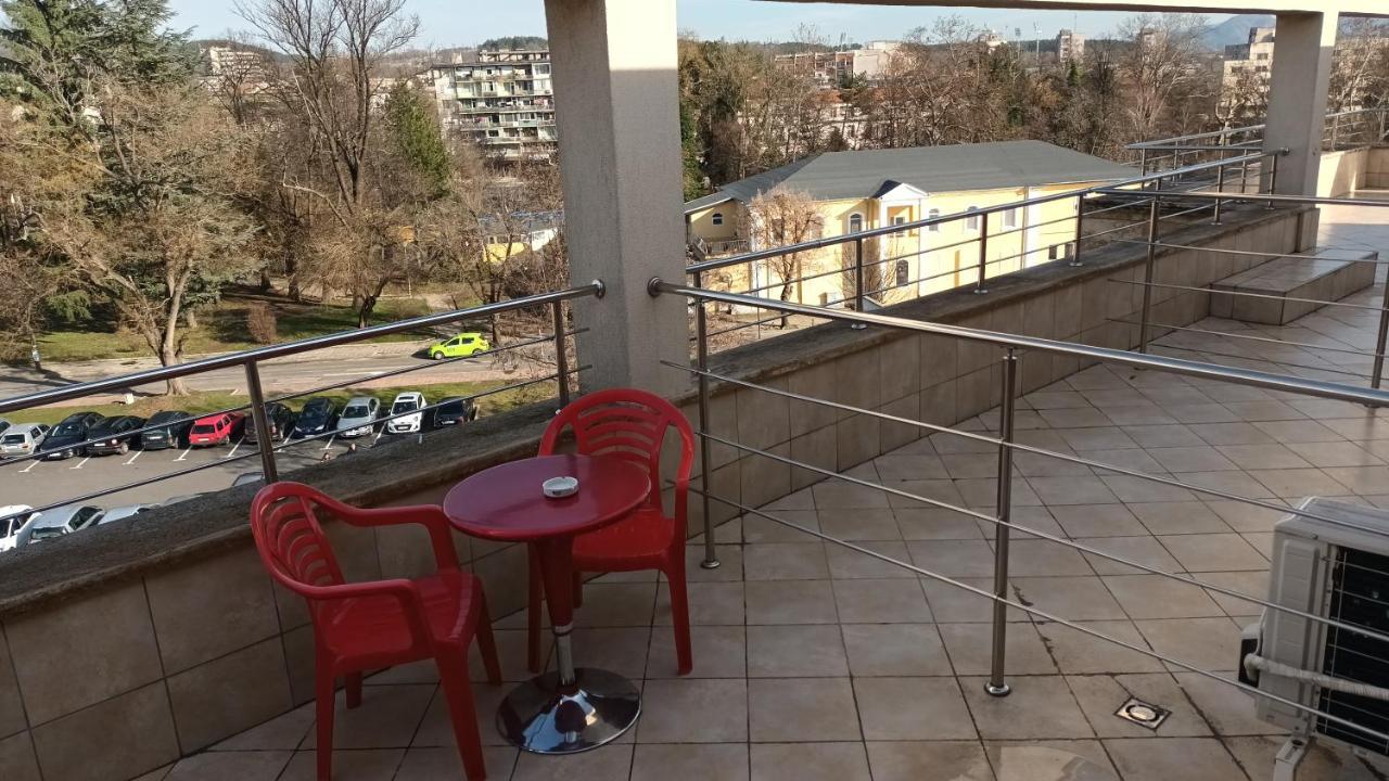 Стая За Гости Пентагона Kŭrdzhali Dış mekan fotoğraf